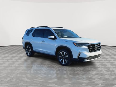 New 2025 Honda Pilot Touring image 2