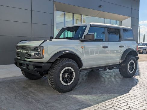 Used 2023 Ford Bronco Badlands w/ Sasquatch Package image 1