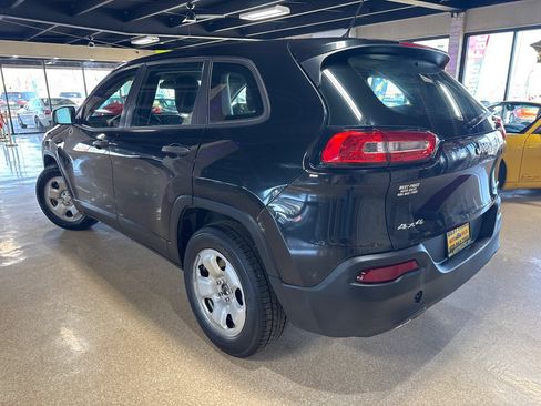 Used 2014 Jeep Cherokee Sport w/ Cold Weather Group AWD/4WD image 4