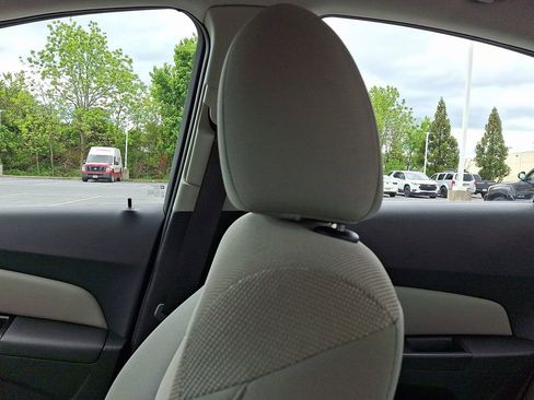 Used 2014 Chevrolet Cruze LT FWD image 17