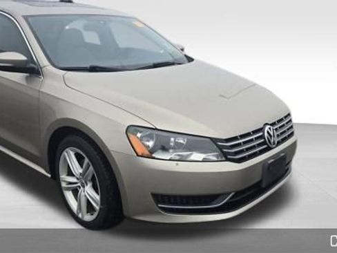 Used 2015 Volkswagen Passat TDI SE image 2