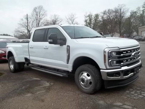 Used 2024 Ford F350 Lariat w/ FX4 Off-Road Package AWD/4WD image 3