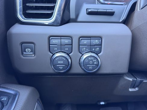 Used 2024 GMC Sierra 2500 Denali w/ Denali Reserve Package image 38