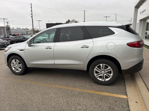 Used 2020 Buick Enclave Essence image 1