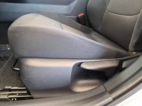 Used 2025 Toyota Prius LE FWD image 16