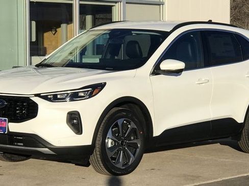 Used 2024 Ford Escape Platinum image 3