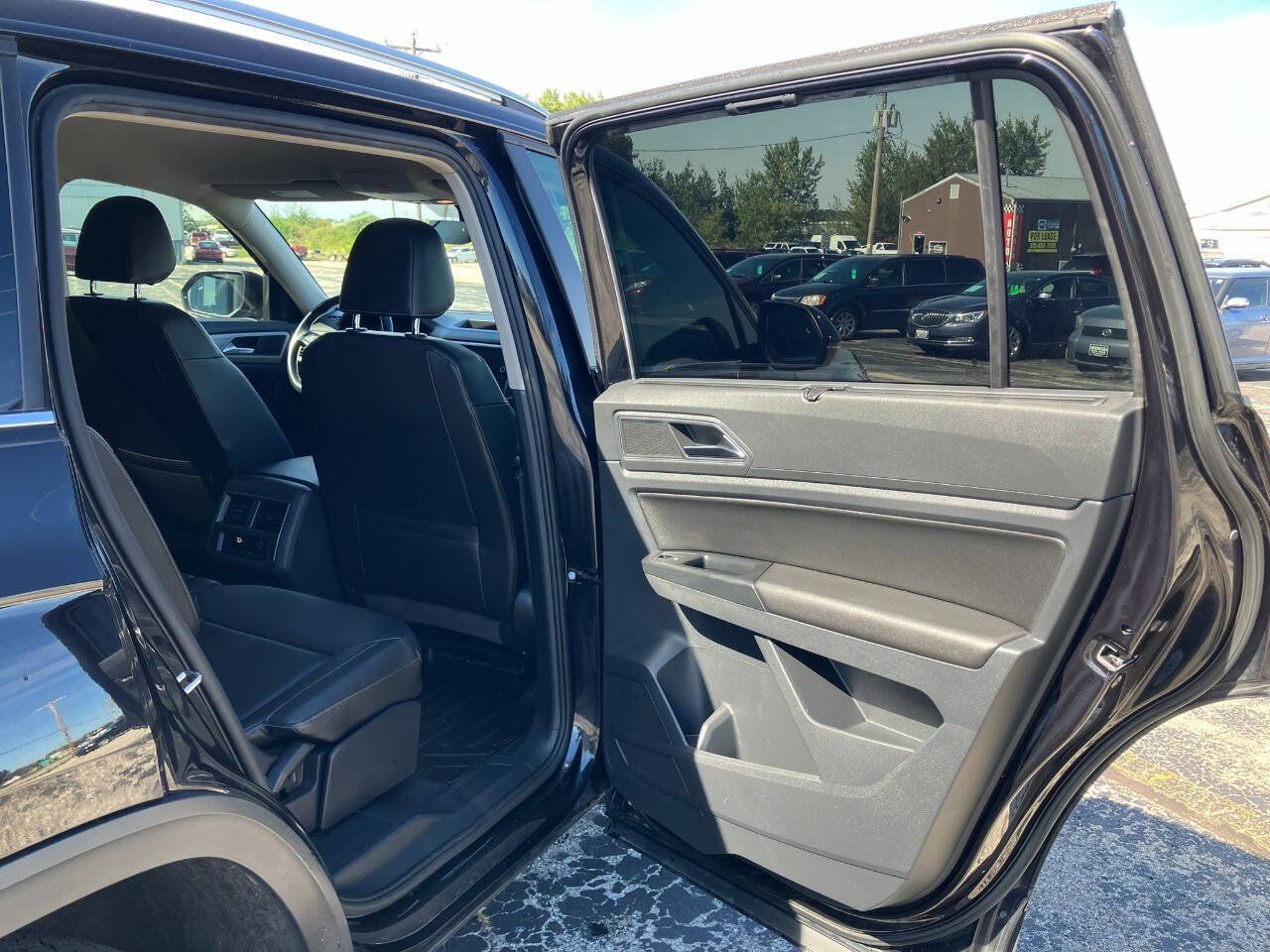 Used 2019 Volkswagen Atlas SE w/ Towing Package AWD/4WD image 16