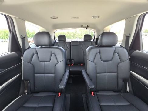 Used 2025 Kia Telluride EX w/ EX Captain's Chair Package FWD image 19