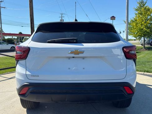 Used 2025 Chevrolet Trax LS w/ LS Convenience Package FWD image 6