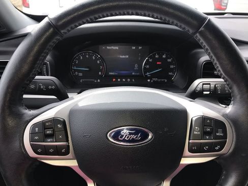 Used 2022 Ford Explorer XLT w/ Equipment Group 202A AWD/4WD image 14