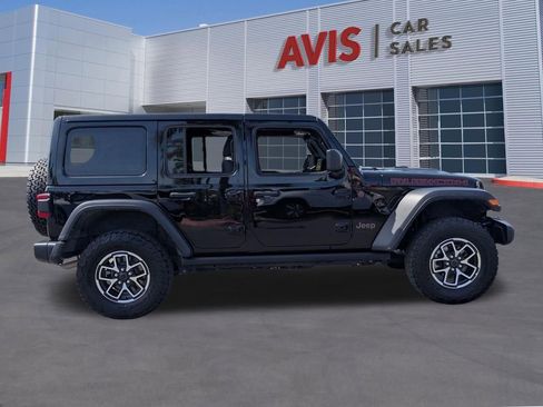 Used 2025 Jeep Wrangler Unlimited Rubicon w/ Convenience Group AWD/4WD image 5