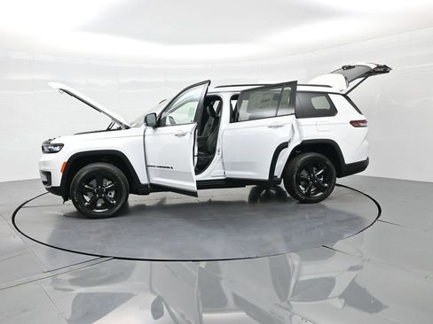 New 2025 Jeep Grand Cherokee L Altitude image 37