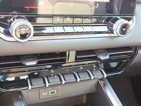 New 2026 GMC Canyon Elevation image 25