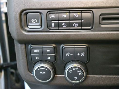 Used 2023 Chevrolet Suburban Z71 w/ Luxury Package AWD/4WD image 24