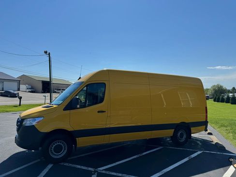 Used 2020 Mercedes-Benz Sprinter 2500 image 3