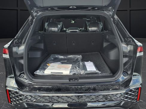 New 2026 Volkswagen Tiguan SE R-Line image 42