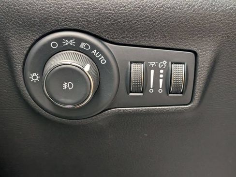 Used 2025 Jeep Compass Trailhawk AWD/4WD image 13