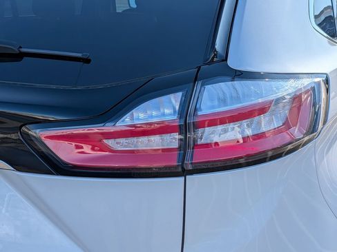 Used 2019 Ford Edge Titanium w/ Cold Weather Package image 17