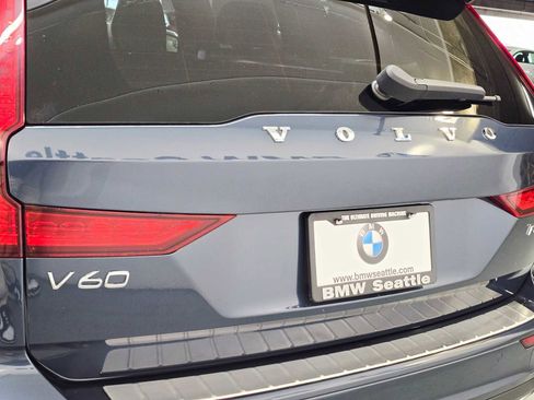 Used 2022 Volvo V60 T5 Cross Country image 7