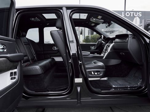 Used 2019 Rolls-Royce Cullinan image 24