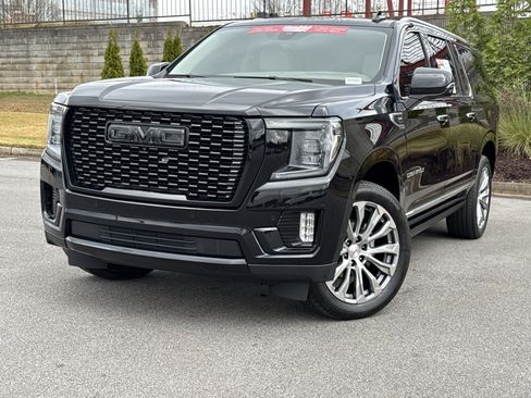 Used 2021 GMC Yukon XL Denali w/ Denali Premium Package image 5