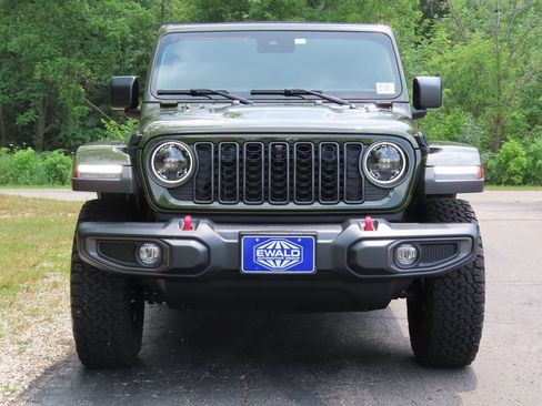 Certified 2024 Jeep Wrangler Unlimited Rubicon w/ Technology Group AWD/4WD image 18