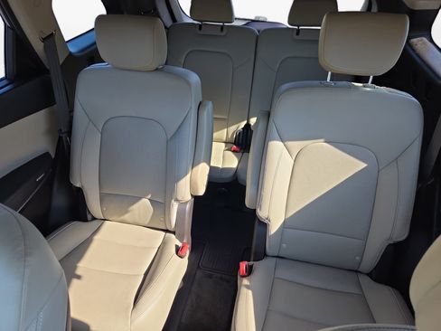 Used 2019 Hyundai Santa Fe XL FWD image 15