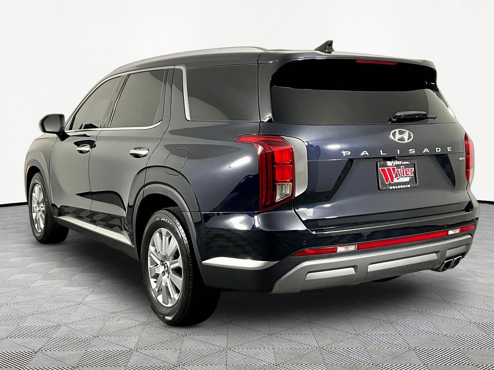 Used 2023 Hyundai Palisade SEL w/ Cargo Package AWD/4WD image 4