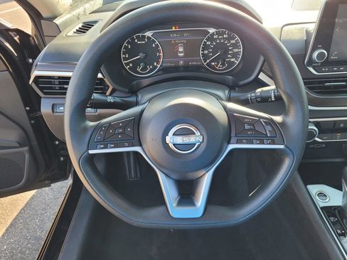 Used 2024 Nissan Altima 2.5 SV FWD image 17