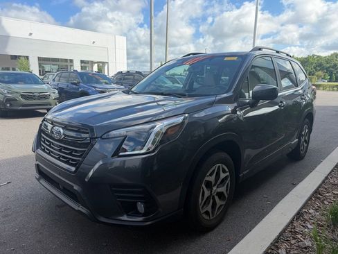 Used 2023 Subaru Forester Premium AWD/4WD image 2