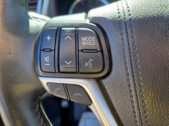 Used 2019 Toyota Highlander Plus AWD/4WD image 34