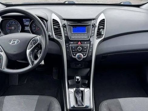 Used 2017 Hyundai Elantra GT FWD image 15