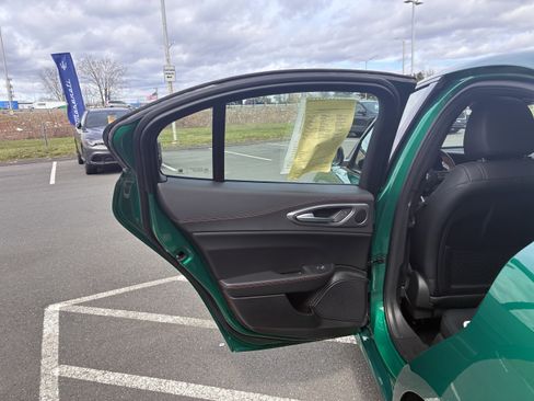 Certified 2025 Alfa Romeo Giulia AWD w/ Driving Assist Package image 26