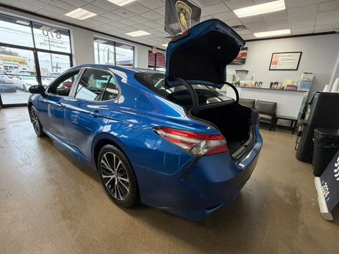 Used 2018 Toyota Camry SE FWD image 23