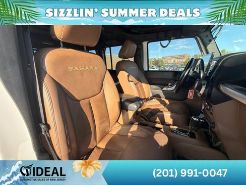Used 2016 Jeep Wrangler Unlimited Sahara w/ Connectivity Group AWD/4WD image 24
