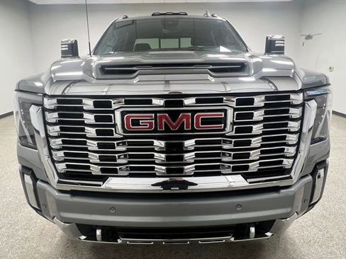 Used 2025 GMC Sierra 3500 Denali w/ Denali Reserve Package image 3