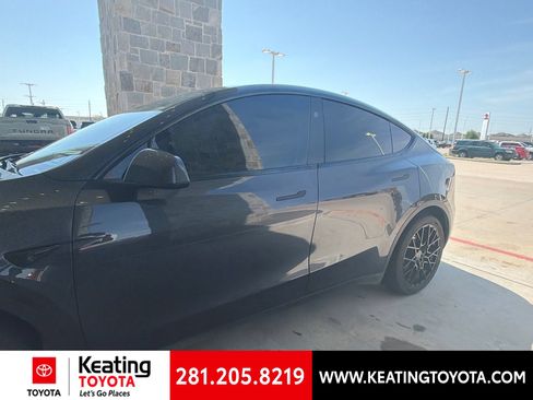 Used 2024 Tesla Model Y Long Range AWD/4WD image 6