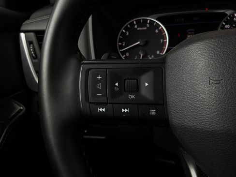 Used 2025 Nissan Rogue SV FWD image 33