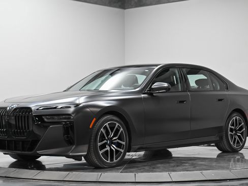 Used 2023 BMW 760i xDrive w/ Parking Assistance Package image 2