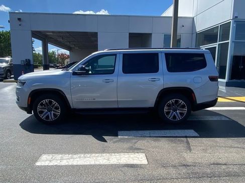 Used 2024 Jeep Wagoneer Series II w/ Flexible Seating Group image 6