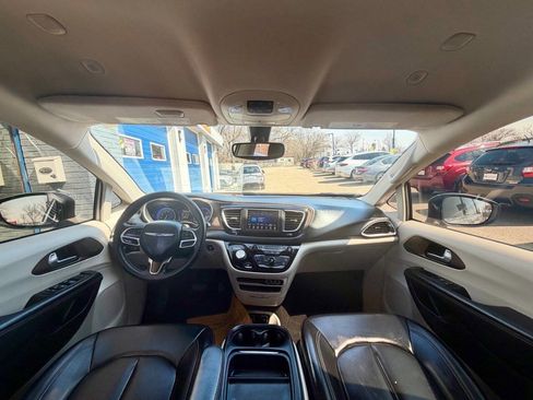 Used 2021 Chrysler Voyager Lxi FWD image 36