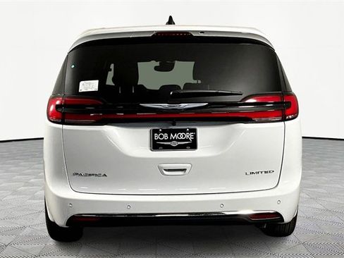 New 2026 Chrysler Pacifica Limited image 5