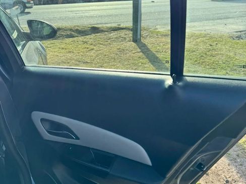 Used 2014 Chevrolet Cruze LS image 15