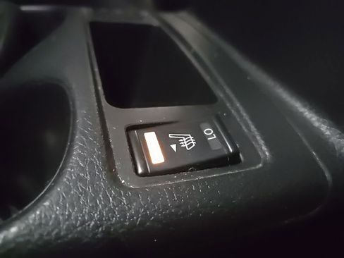 Used 2017 Nissan Rogue SV AWD/4WD image 29
