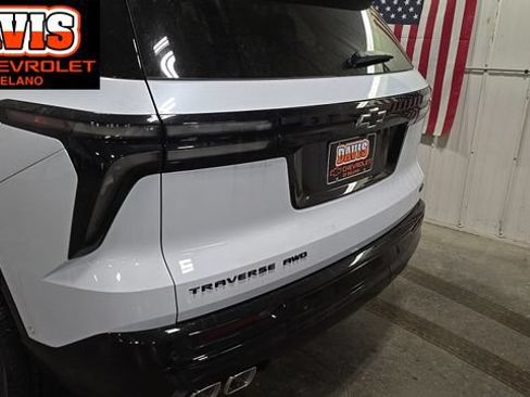 New 2026 Chevrolet Traverse RS w/ LPO, Floor Liner Package AWD/4WD image 9