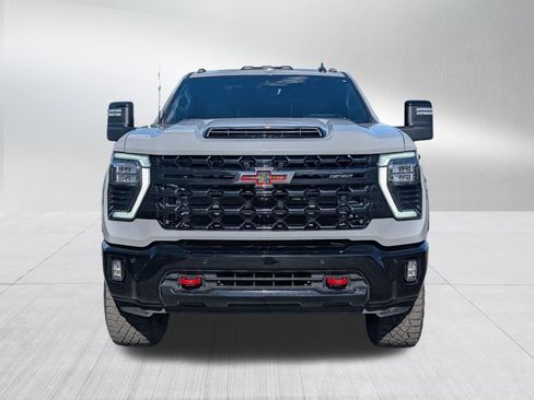 Used 2025 Chevrolet Silverado 2500 ZR2 w/ Technology Package AWD/4WD image 8