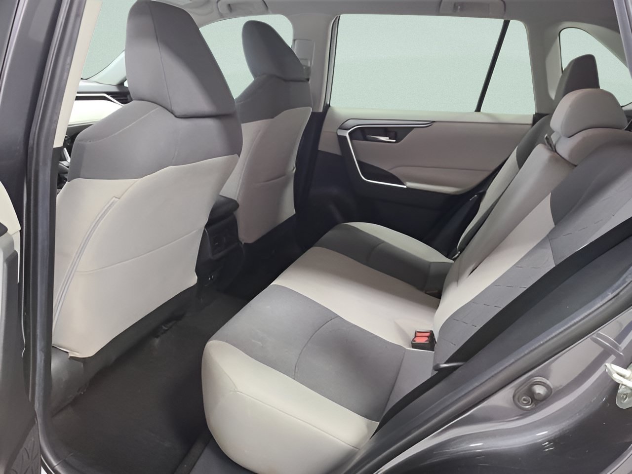 Used 2020 Toyota RAV4 XLE AWD/4WD image 16