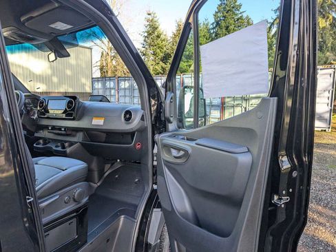 New 2025 Mercedes-Benz Sprinter 2500 image 10