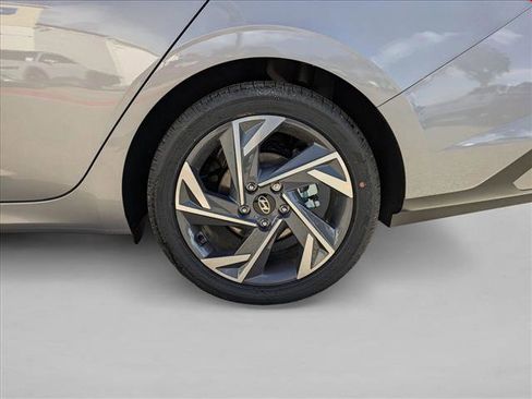 New 2025 Hyundai Elantra SEL image 10