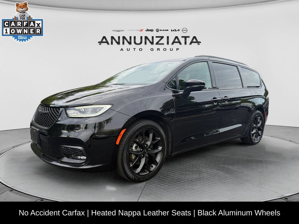 Certified 2025 Chrysler Pacifica Limited FWD image 1